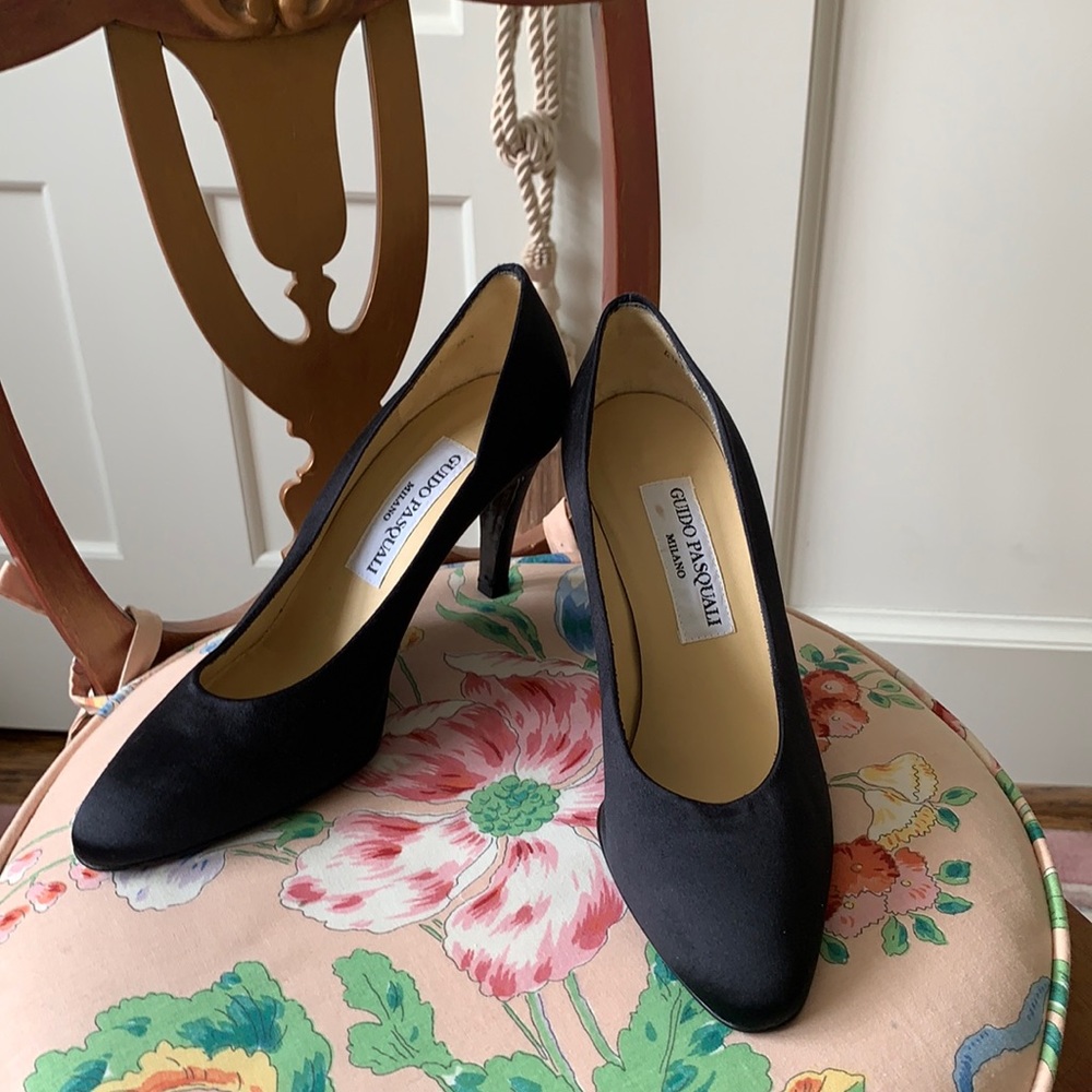 GUIDO PASQUALI GORGEOUS SATIN PUMPS